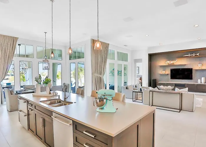 Island Estate Waterfront Holiday home